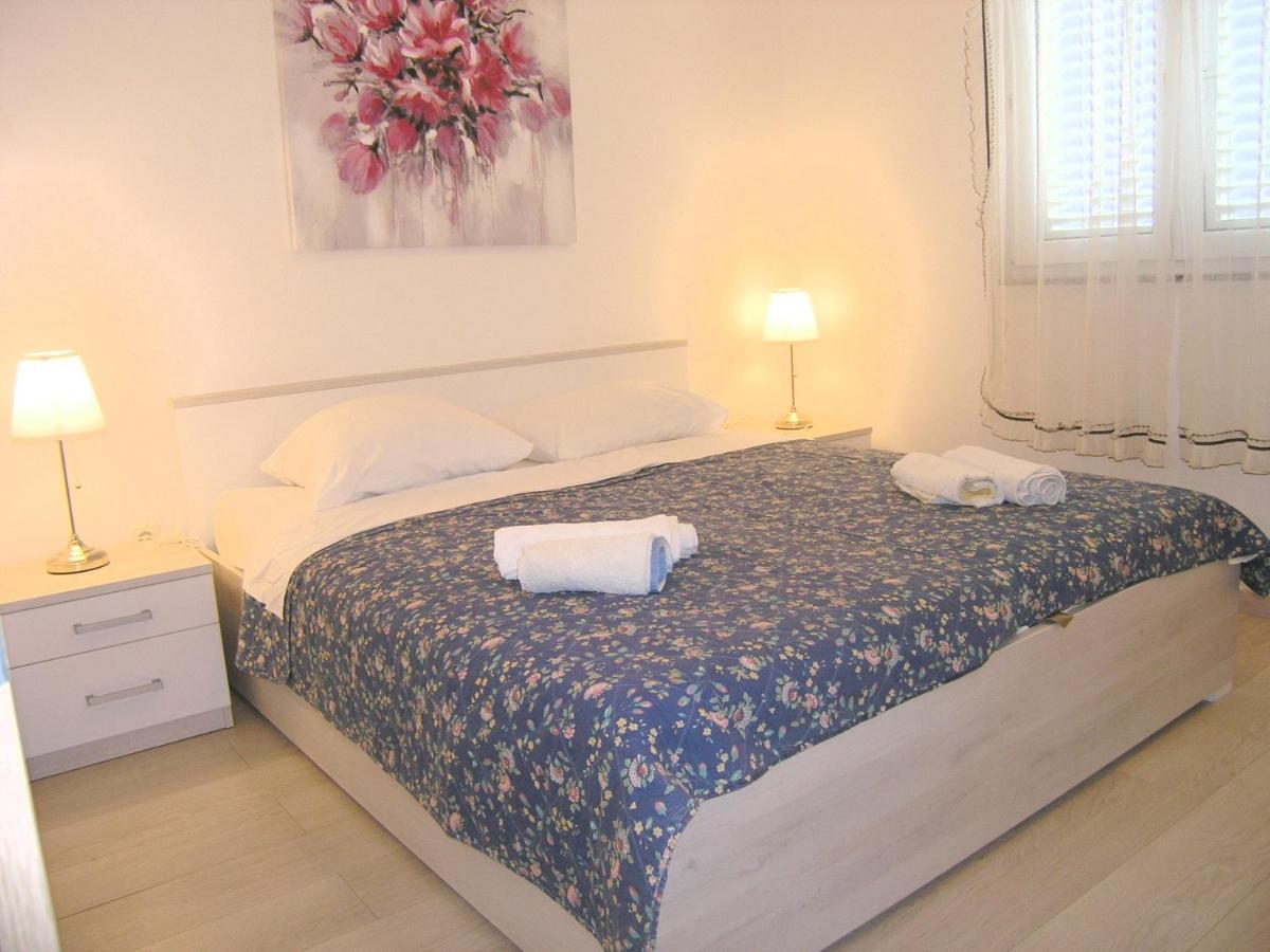 Apartments Sokolovic Krk Town Eksteriør bilde